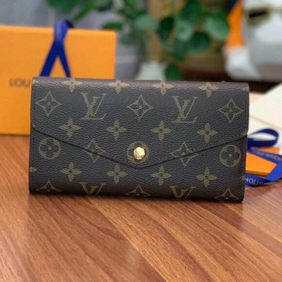 Louis Vuitton Sarah Wallet - Picture 1 of 7